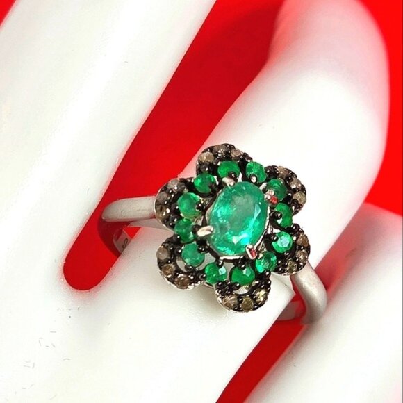 925 Sterling Silver Ring Sz 7 with Natural Emerald & 18 Natural Diamonds. - Picture 10 of 15